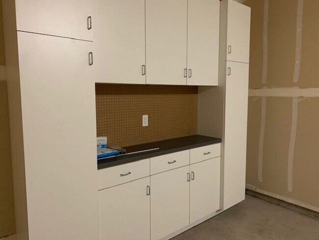 Building Photo - 582 Santa Rosalia Terrace