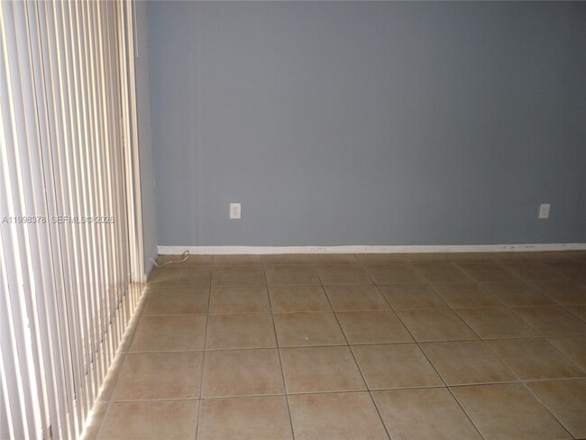 Building Photo - 14525 N Kendall Dr