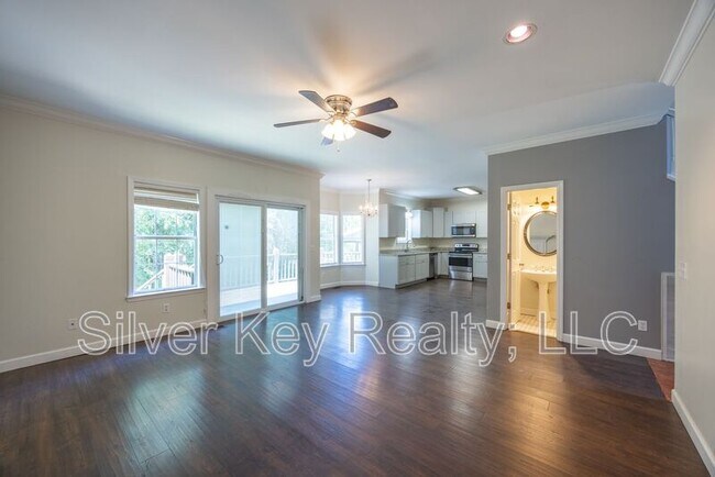 Building Photo - 1725 Brookwood Dr NE