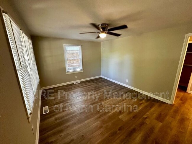 Building Photo - 221 Bookington Dr