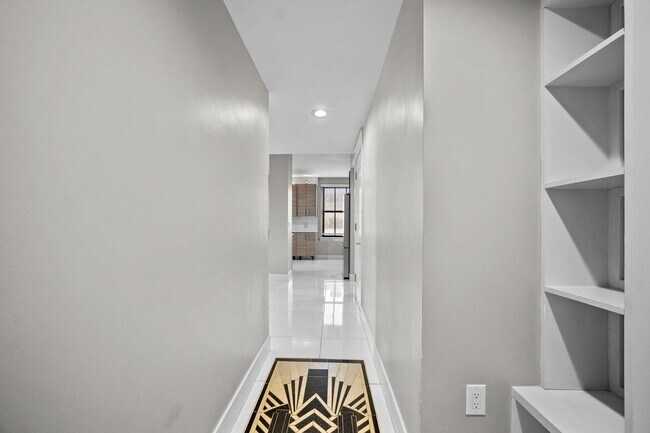 Building Photo - Beautiful Furnished 2-Bed, 2-Bath Condo in the Heart of Downtown Des Moines