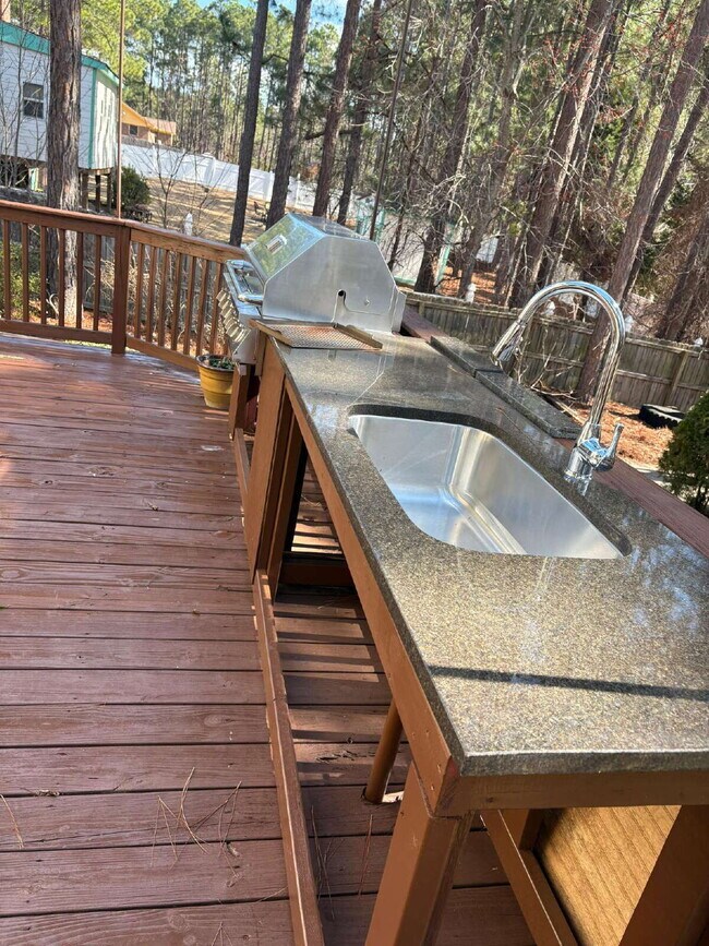 Building Photo - Beautiful executive home, in desirable neighborhood close to schools and Fort Bragg