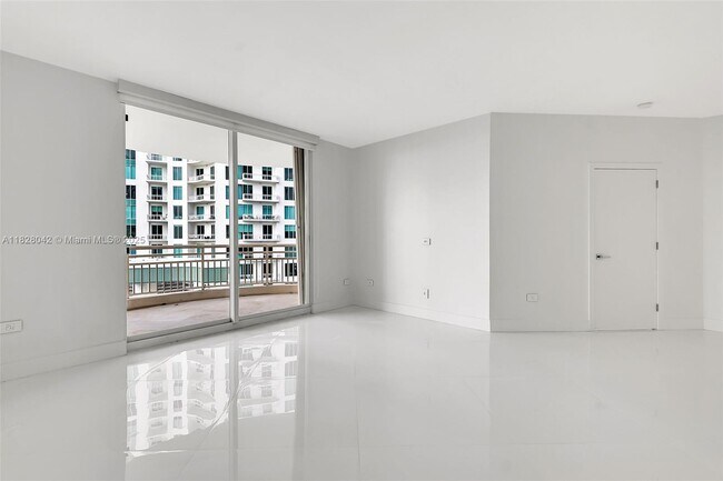 Building Photo - 888 Brickell Key Dr