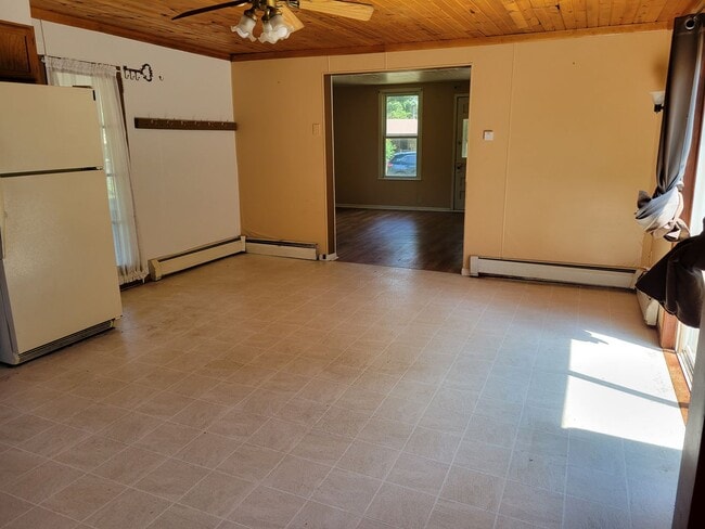 Building Photo - Single Family Home