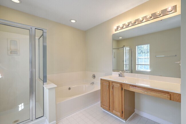 Building Photo - Gorgeous 2 Story Home In Belle Hall!