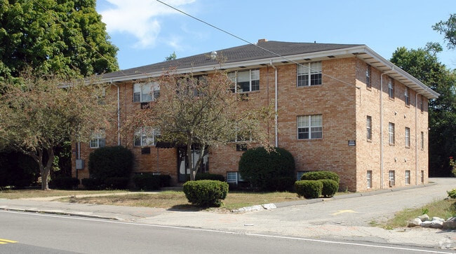 Primary Photo - 56 Pond St