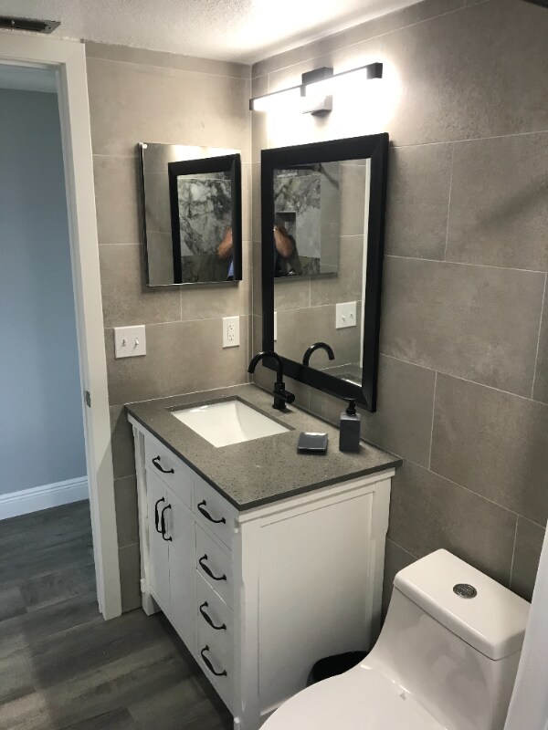 Building Photo - 12500 Capri Cir N