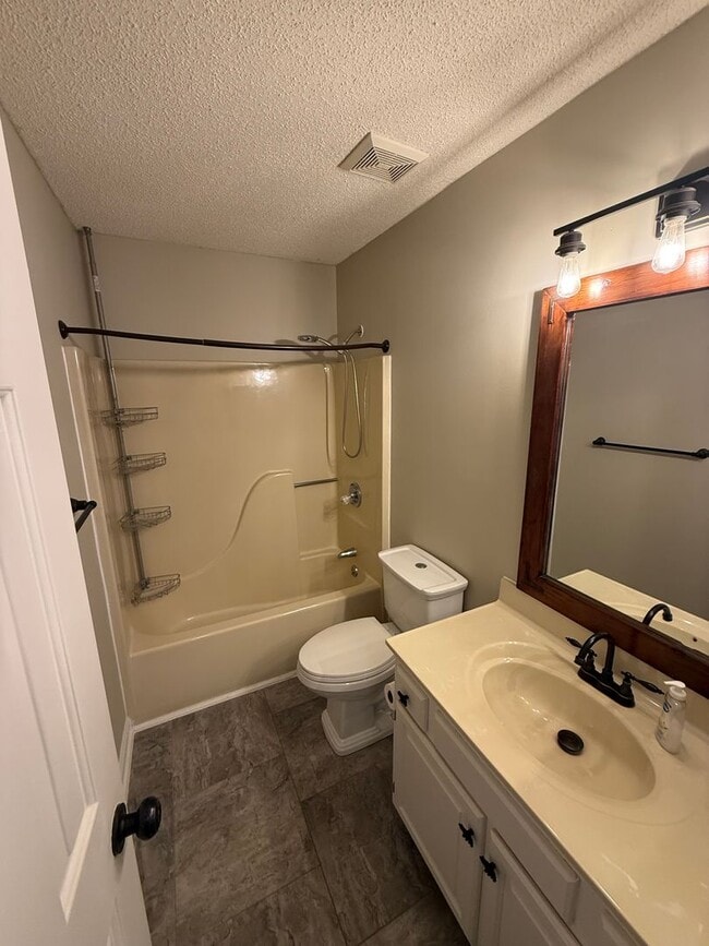 Building Photo - Carolina Lakes