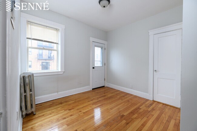Building Photo - 6 Sherborn Ct