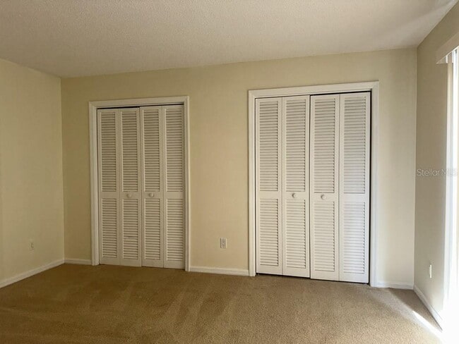 Building Photo - 15206 W Pond Woods Dr