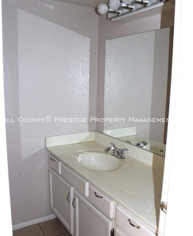 Building Photo - 1831 W Mulberry Dr