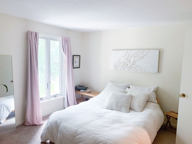 Building Photo - 2 Bedroom Condo in Amherst