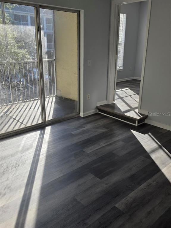 Building Photo - 9401 Crescent Loop Cir
