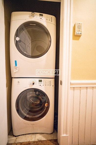 Building Photo - 135 St Alphonsus St