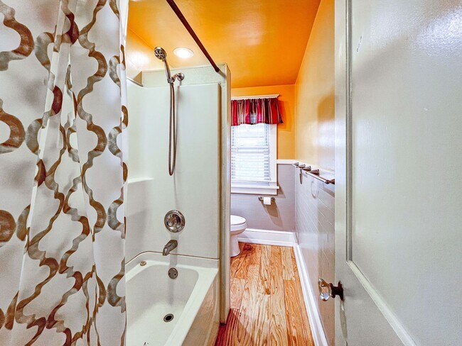 Building Photo - Cozy 3BR/1BA - Pet Friendly Up To 2 Pets Under 35#