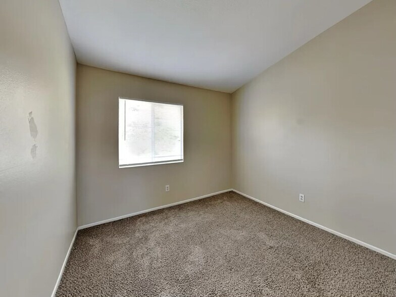 Building Photo - 16121 Filbert St