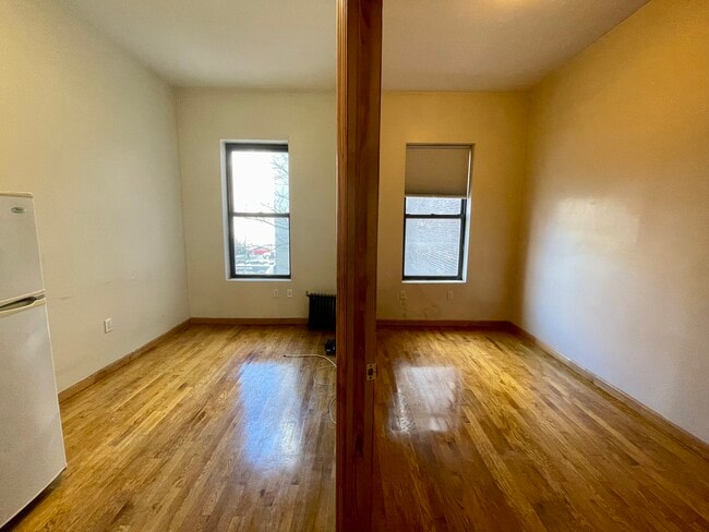 Building Photo - 133 E 110th St