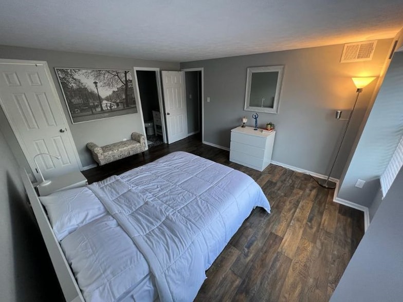 Building Photo - 8402 Muldoon Ct