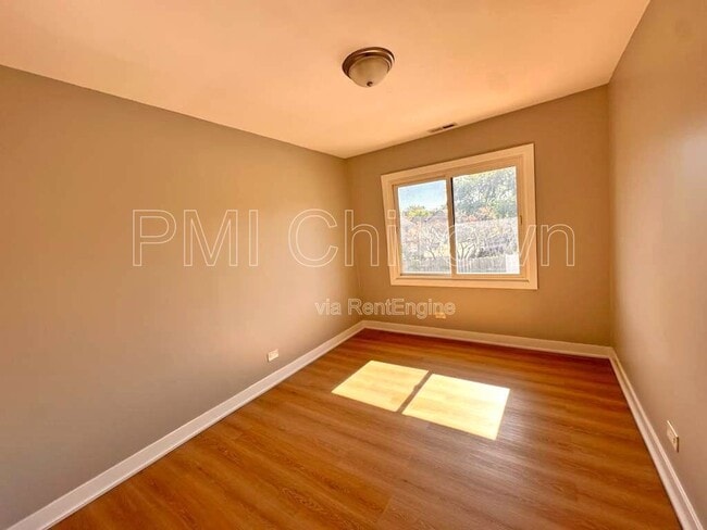 Building Photo - 1117 Ct B