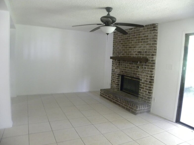 Building Photo - 4966 Sanoma Village