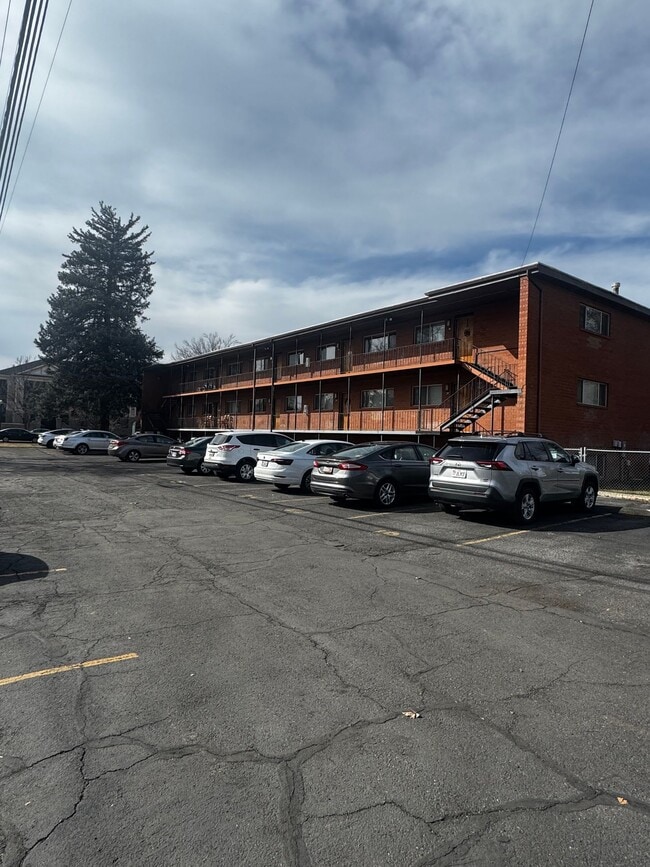 Building Photo - 2-Bedroom Apartment, Close to BYU campus