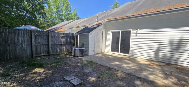 Building Photo - 3427 Westgate Dr
