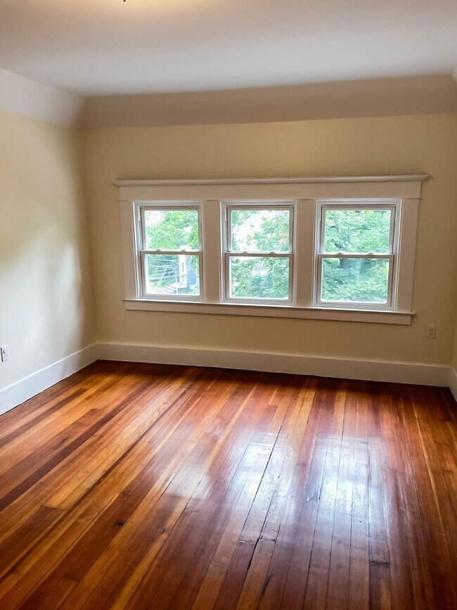 Building Photo - 252 Goffe Terrace