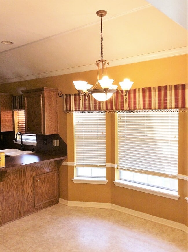 Building Photo - Great 3 bedroom, close to everything