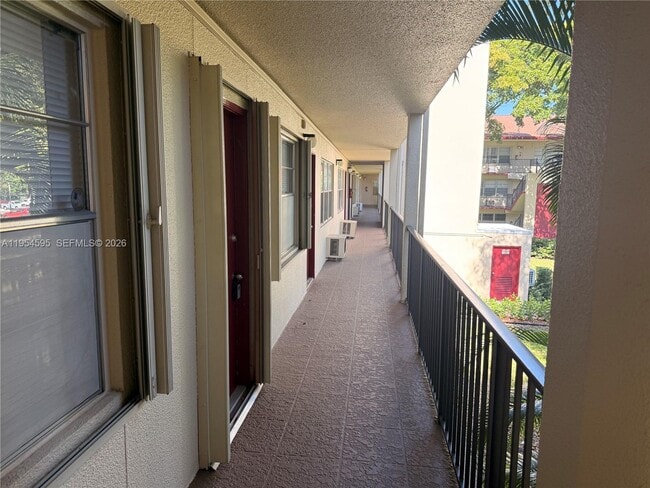 Building Photo - 100 SW 132nd Way