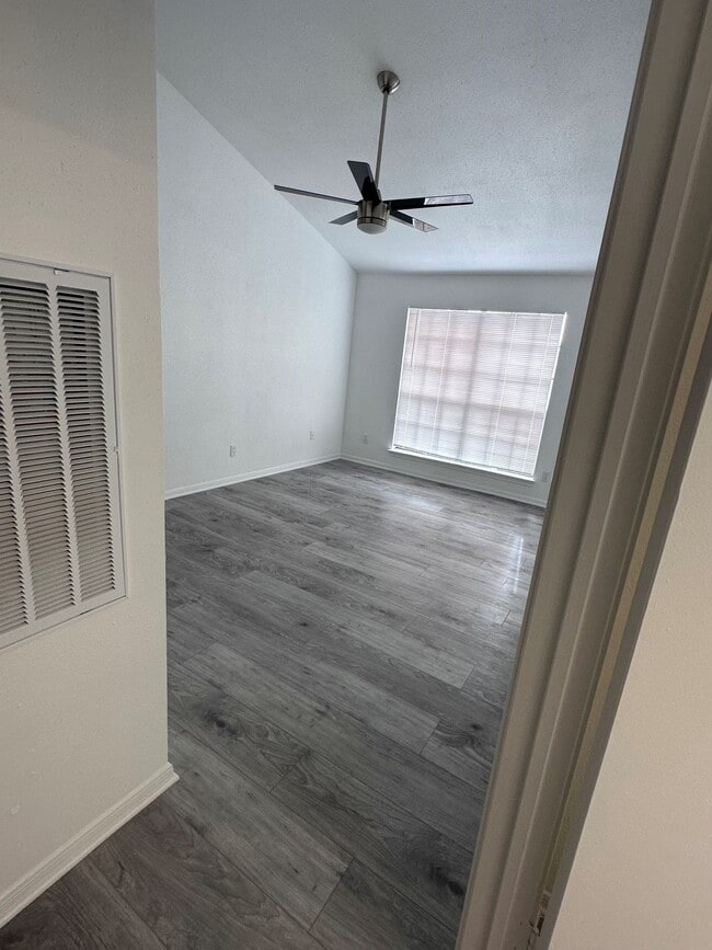 Building Photo - 2121 El Paseo St