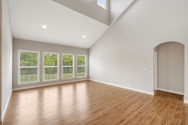 Building Photo - Beautiful 3BR/3BA Villa with Bonus Loft - Available NOW!