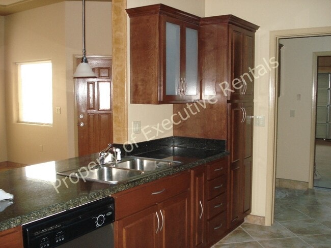 Building Photo - 4206 Tres Ninos Dr