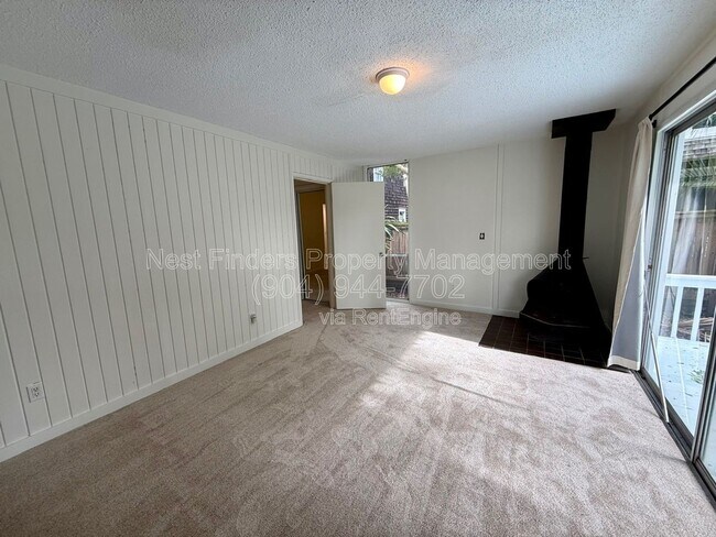 Building Photo - 222 7th St