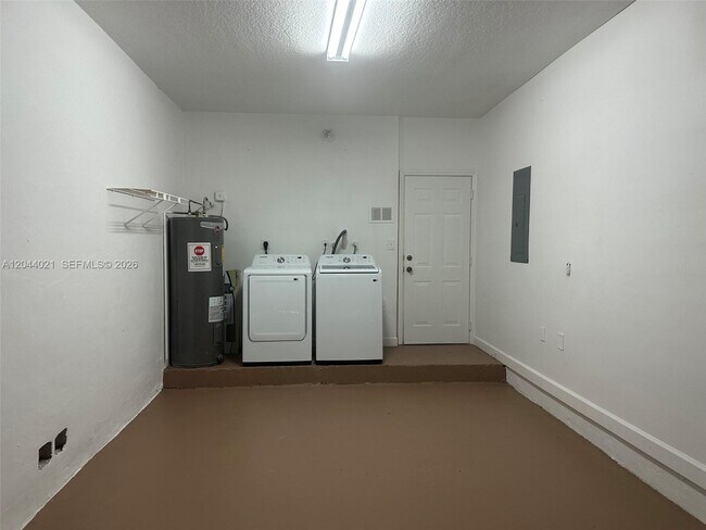 Building Photo - 1142 NE 41st Ave