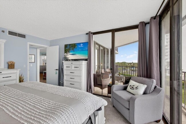 Building Photo - 9650 S Ocean Dr