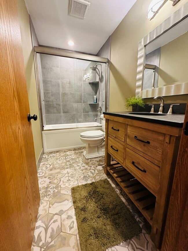 Building Photo - Sophisticated Condo Retreat on Old Mission Peninsula