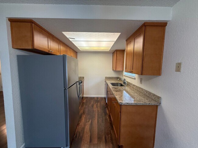 Building Photo - Charming 2 bed, 1 bath Lynnwood Condo, $1725/mo.