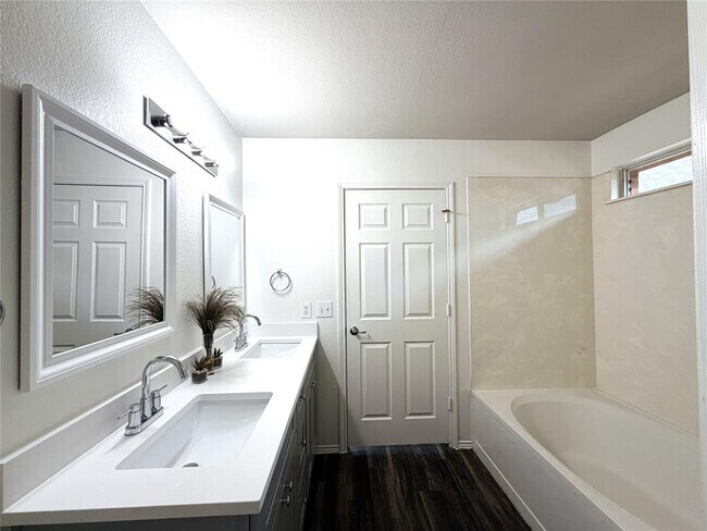 Building Photo - 5216 English Glade Dr