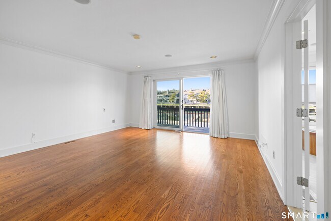 Building Photo - 1 Island Dr