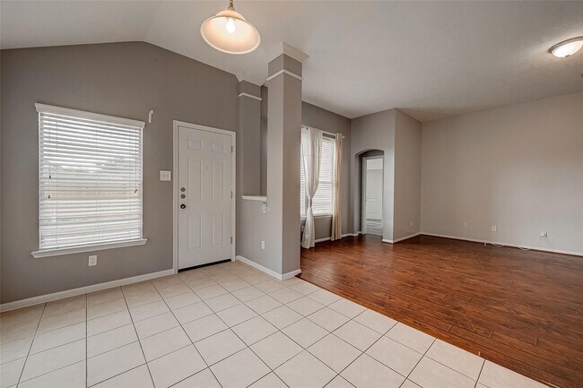 Building Photo - 1807 Hidden Breeze Dr