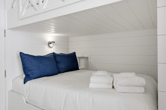 Building Photo - 419 Lakefront Dr