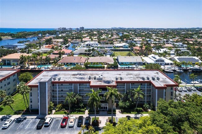 Building Photo - 3000 NE 48th Ct