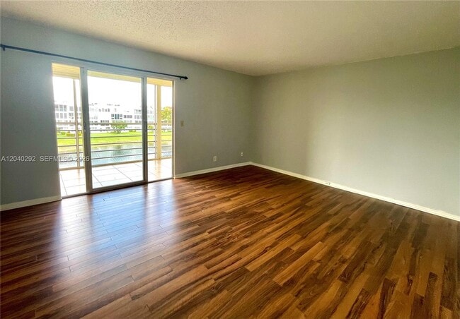 Building Photo - 4031 Harwood D