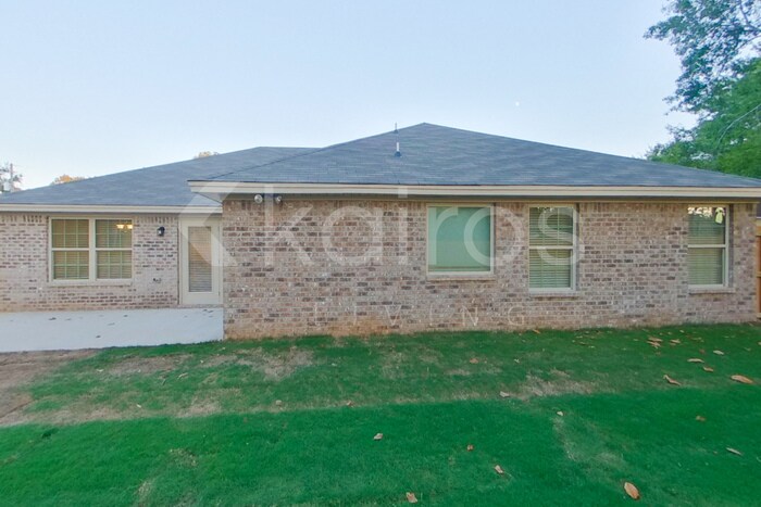 Building Photo - 553 Mt Airy Dr