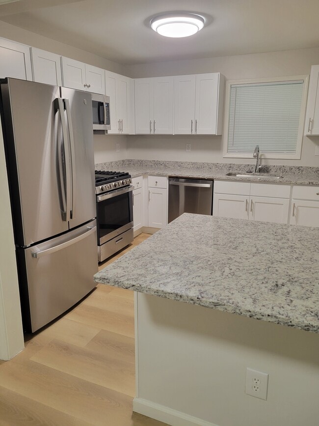 Building Photo - 805 Vicksburg Pl