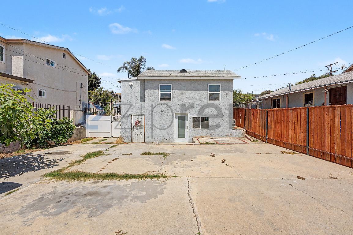 Building Photo - Unit