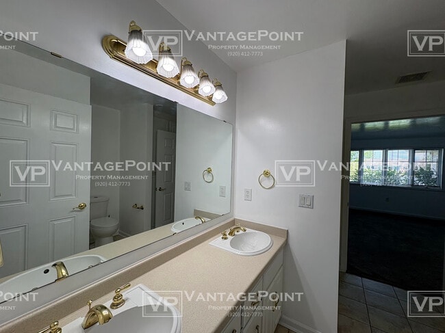 Building Photo - 1684 Twin Lakes Cir