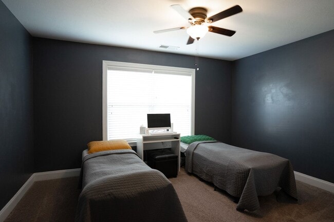 Building Photo - 657 Tree Top Trl