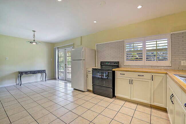 Building Photo - 12812 Raymond Dr