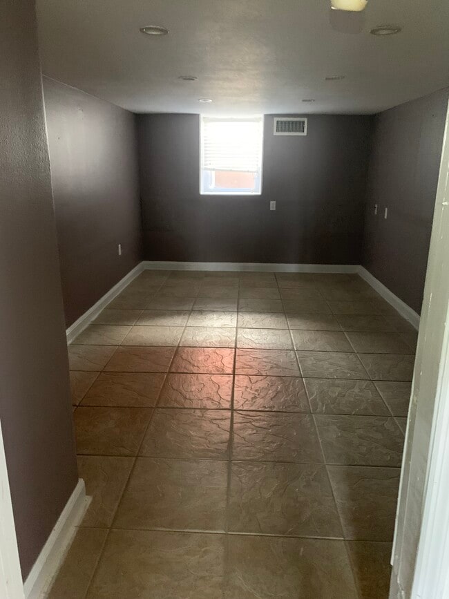 Building Photo - 485 Golf Blvd